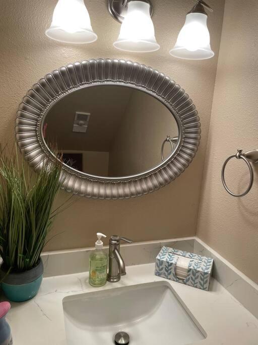Chic Townhouse for the Summer! - Housity