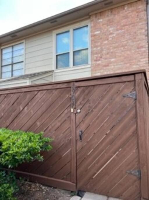 Chic Townhouse for the Summer! - Housity