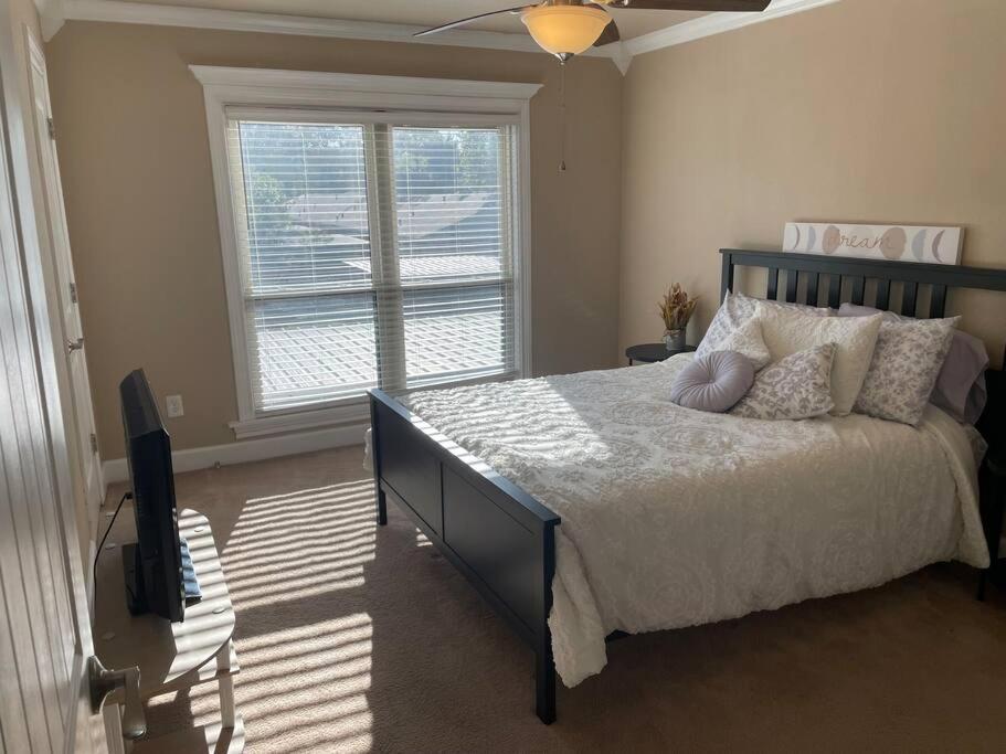 Chic Townhouse for the Summer! - Housity