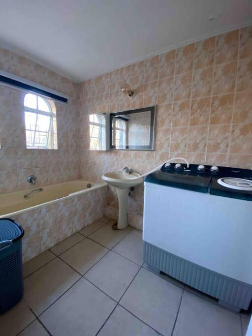 Stylish 4-bedroom townhouse with a classic loft - Housity