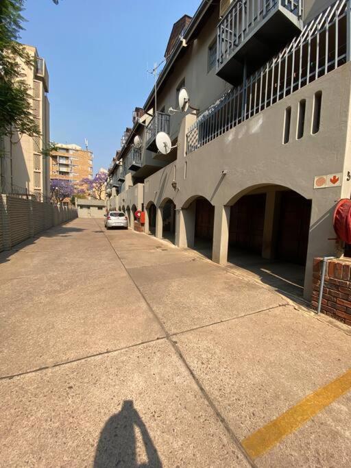 Stylish 4-bedroom townhouse with a classic loft - Housity