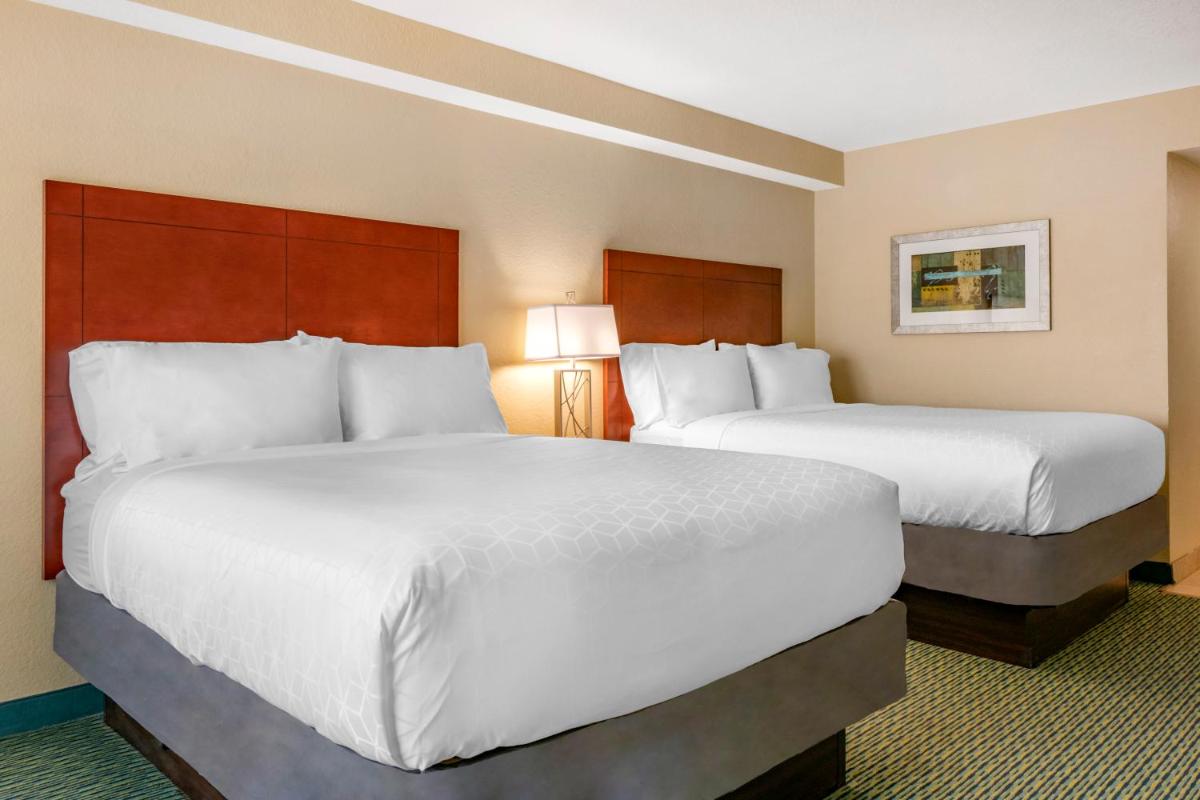 Holiday Inn Resort Orlando - Lake Buena Vista, an IHG Hotel - Housity