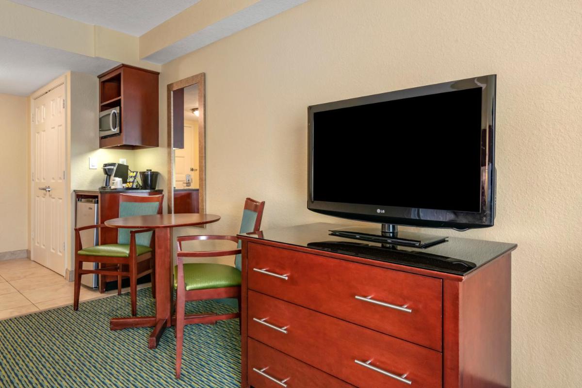 Holiday Inn Resort Orlando - Lake Buena Vista, an IHG Hotel - Housity