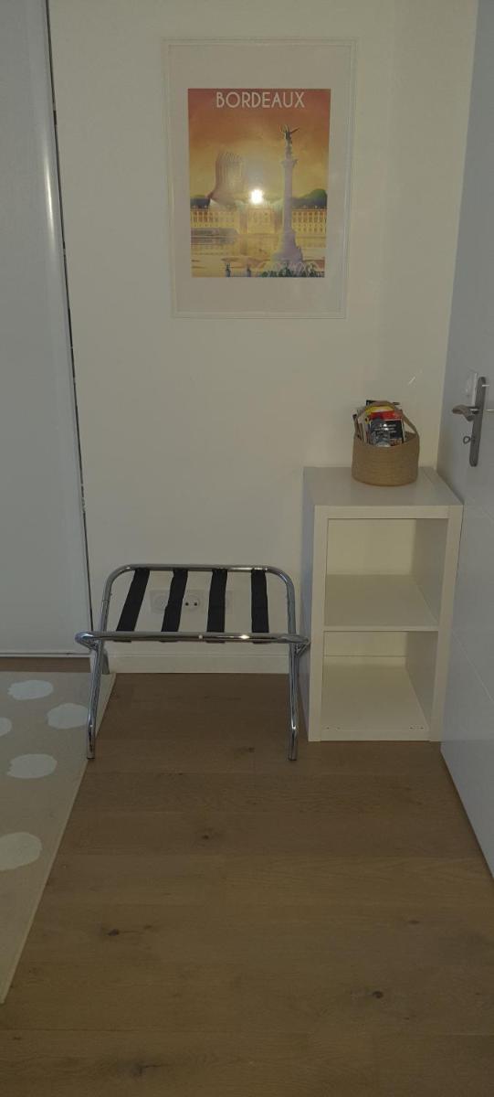 Jolie suite parentale, chambre et salle d'eau, avec son coin de verdure à 5 minutes à pied du centre ville - Housity