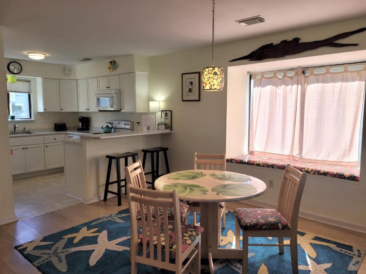 The Little Pelican - Housity
