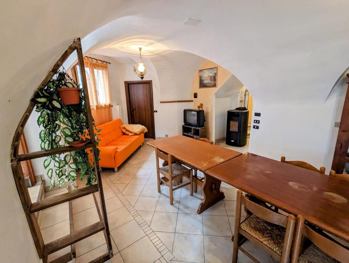 Antica bottega ristrutturata alle pendici del Brenta - Housity