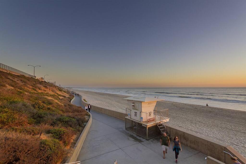 Luxury Ocean Views & Steps To The Sand - Tower 36 Lower Condo Unit - Housity