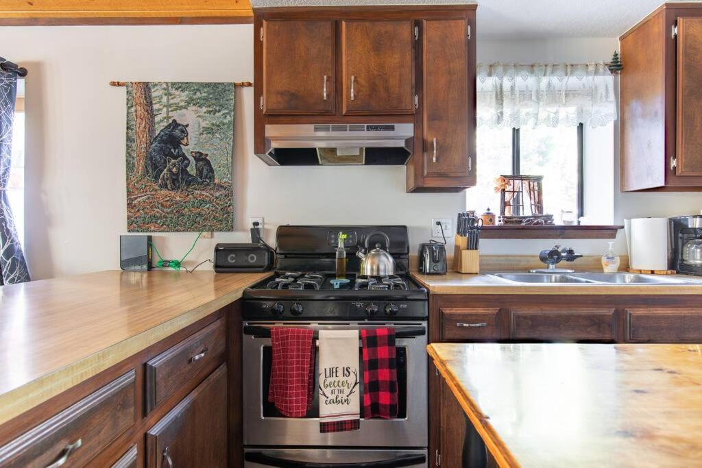 Hot Tub, Fire Pit & Pet Friendly Lazy Bear Lodge - Housity