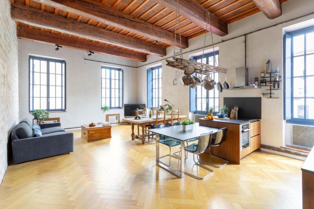 Sunny Stylish Spacious Loft in Old-Port - Housity