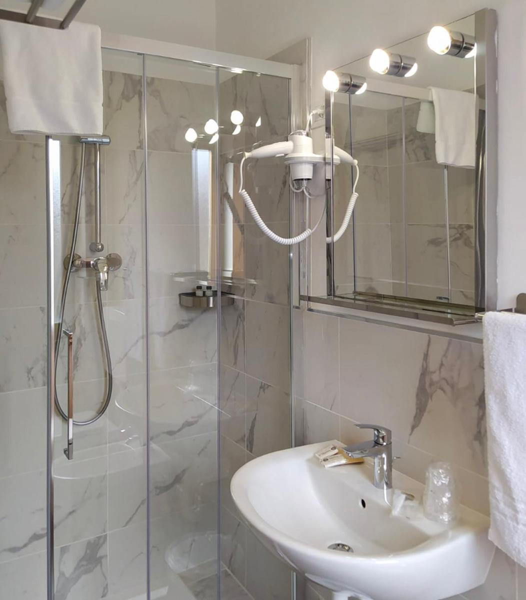Hotel Friuli - Housity