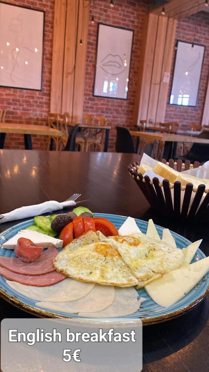 Hotel Yal Restaurant - Housity
