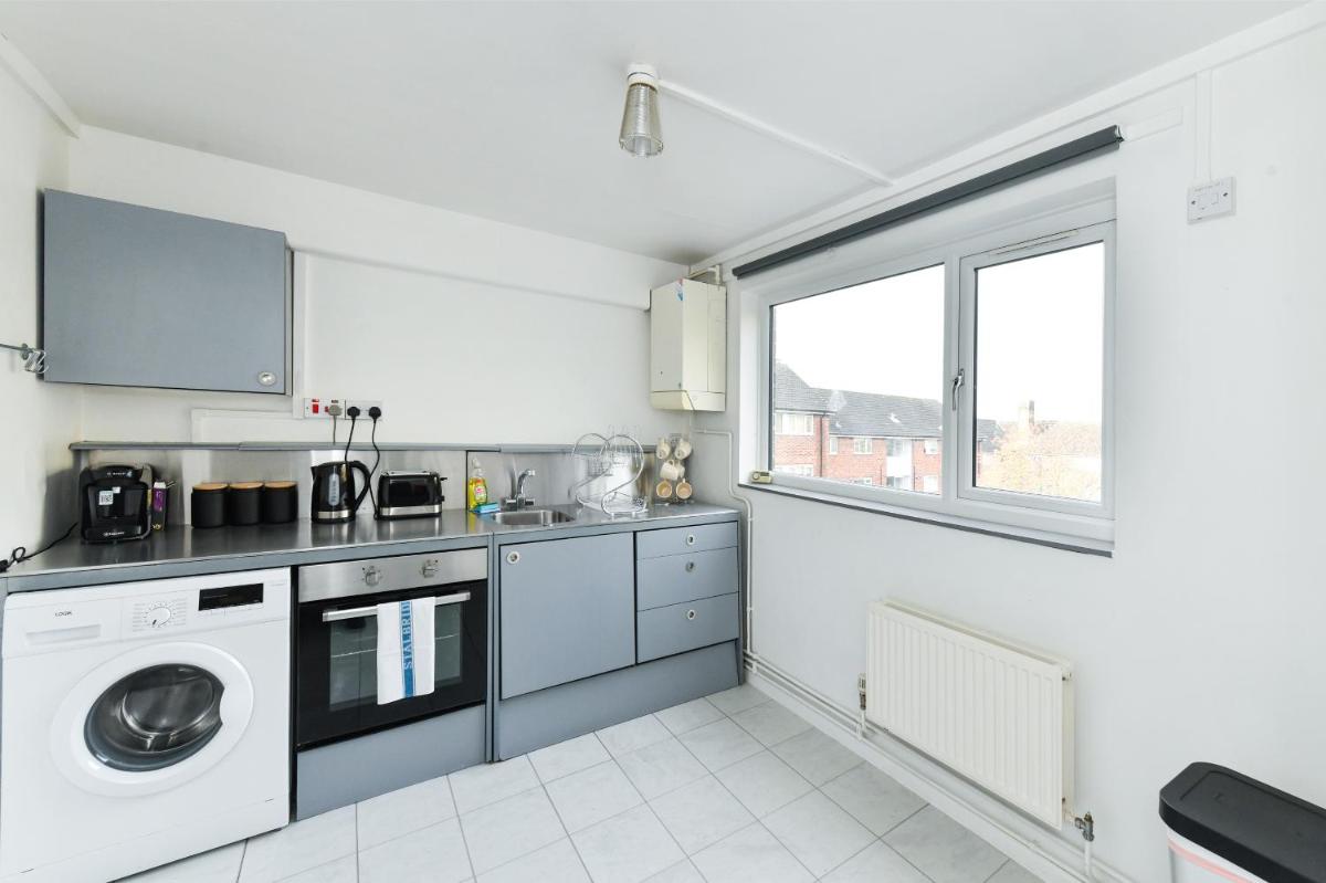 Grafton Court 2 Bed Apartment Close to City Centre Nottingham - Housity