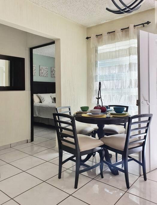 San Benito 2Brm Near Zona Rosa &Malls Wifi&CableTV - Housity