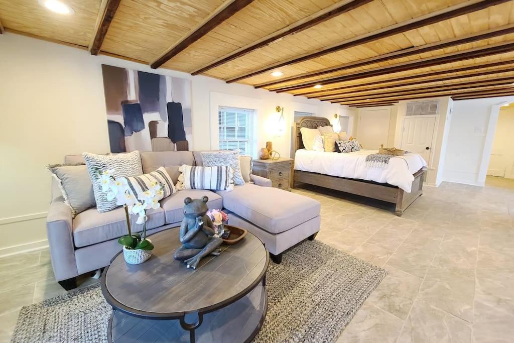 Suitetrails - Historic Basement Studio - Short Ceilings 7 min FQ