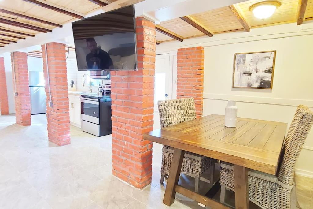 Suitetrails - Historic Basement Studio - Short Ceilings 7 min FQ