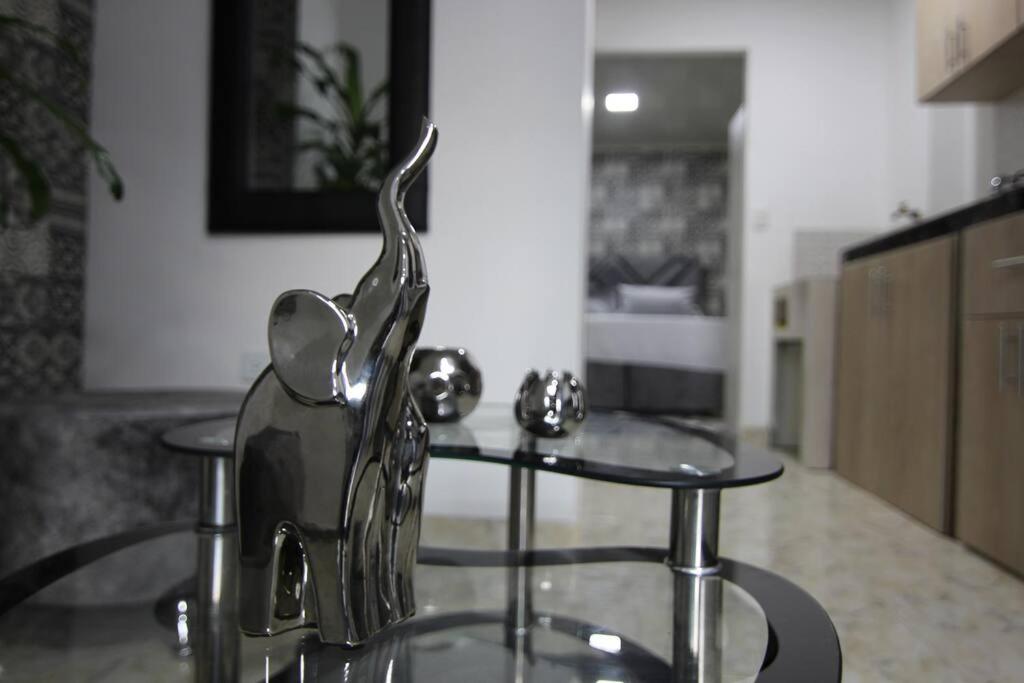 Cómodo y precioso loft, cerca al aeropuerto. - Housity