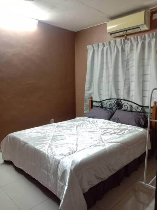 Homestay Segamat Siti Fatimah RM150 - Housity