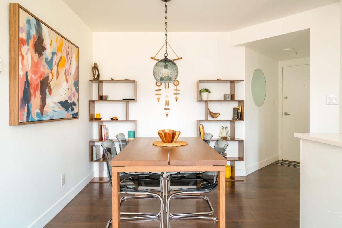 Sunset Beach Walk 2BD+2BA+1PRK Yaletown - Housity