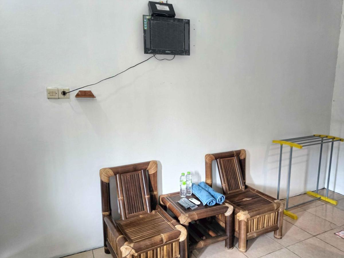 Jogo Segoro Homestay Mitra RedDoorz near Pantai Sundak Gunungkidul - Housity