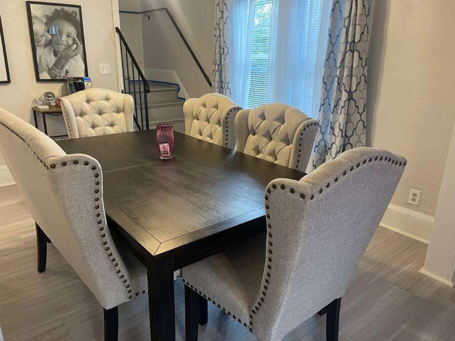 Modern Farmhouse on Kent Street - Housity