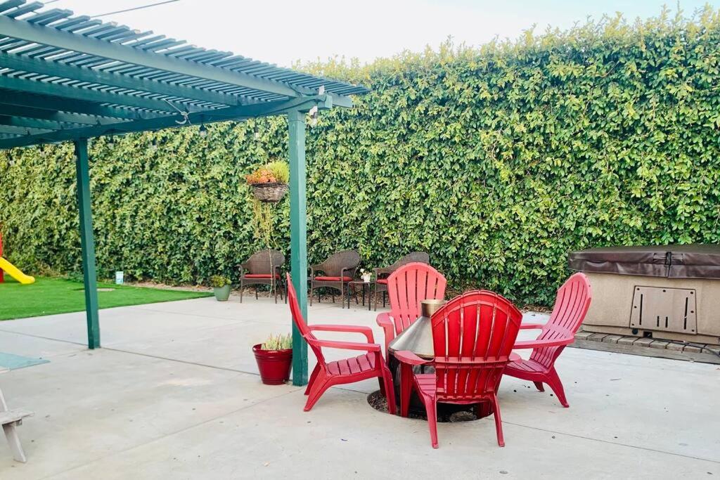 Ventura Family Home- HOT TUB! Channel Islands Nat'l Park, beach, & surf - Housity