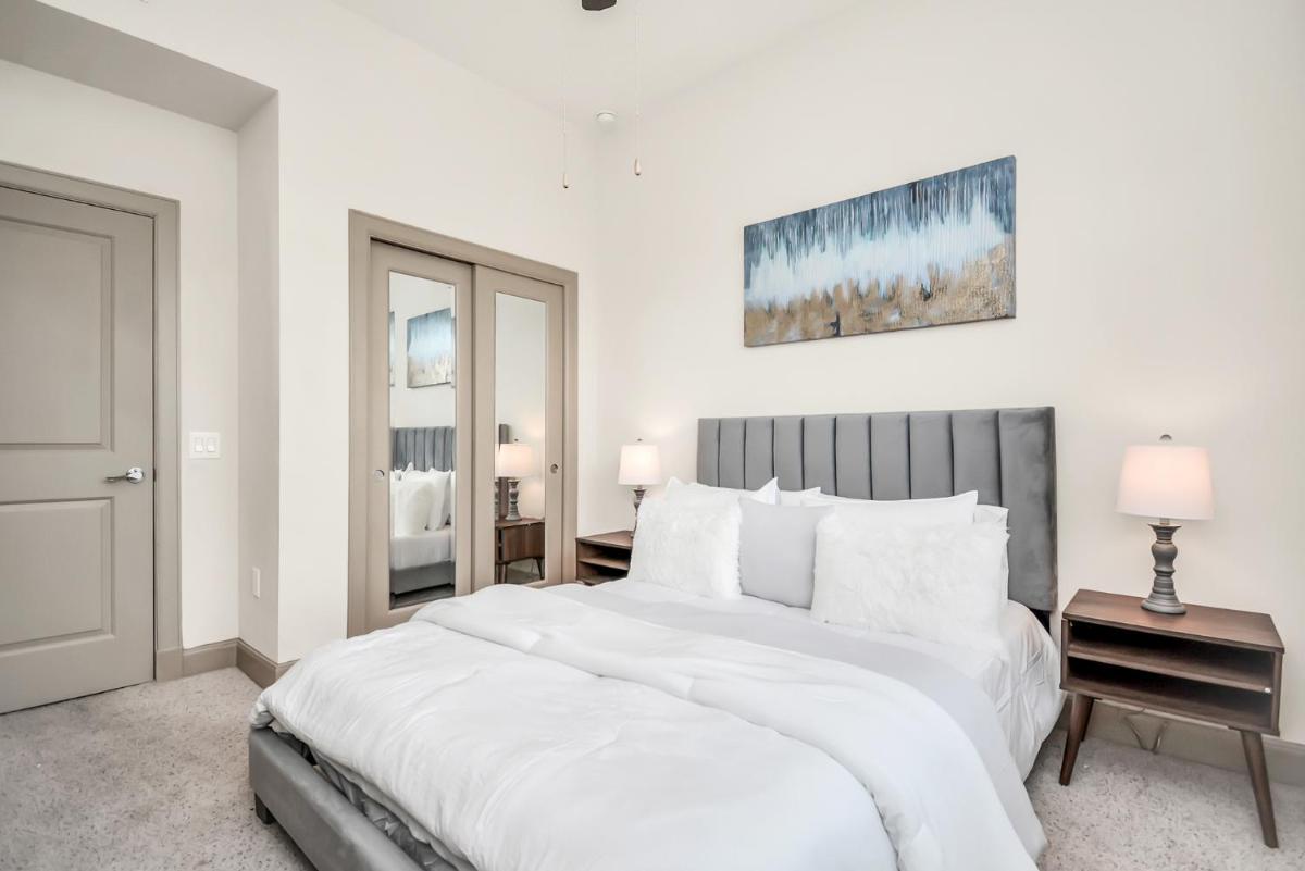 Fully Furnished Med Center Apt By NRG Stadium - Housity