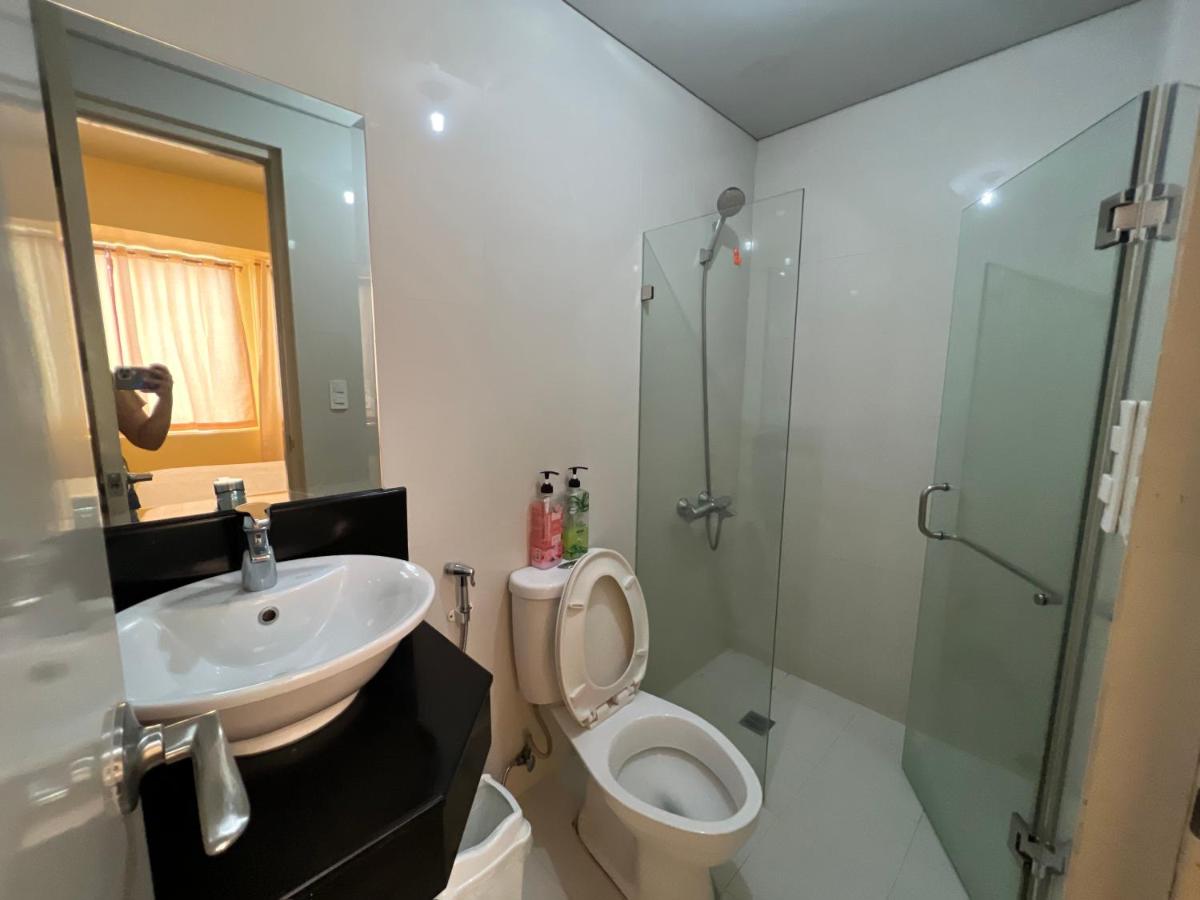 Del's Condotel across NAIA Terminal 3 - Housity