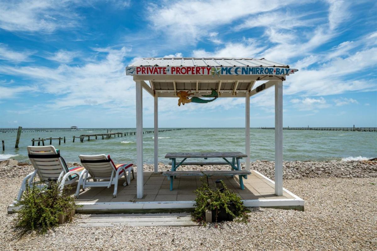 Moon Mirror Bay - Housity