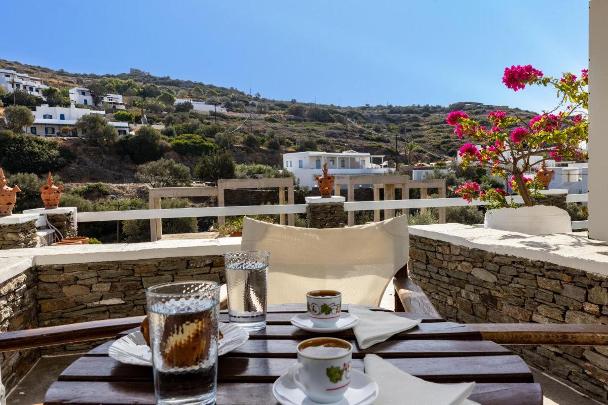 Rita Rooms Sifnos - Housity