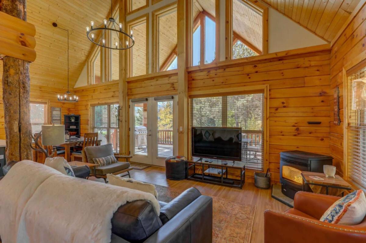 White Fir Adventures by Casago McCall - Donerightmanagement - Housity