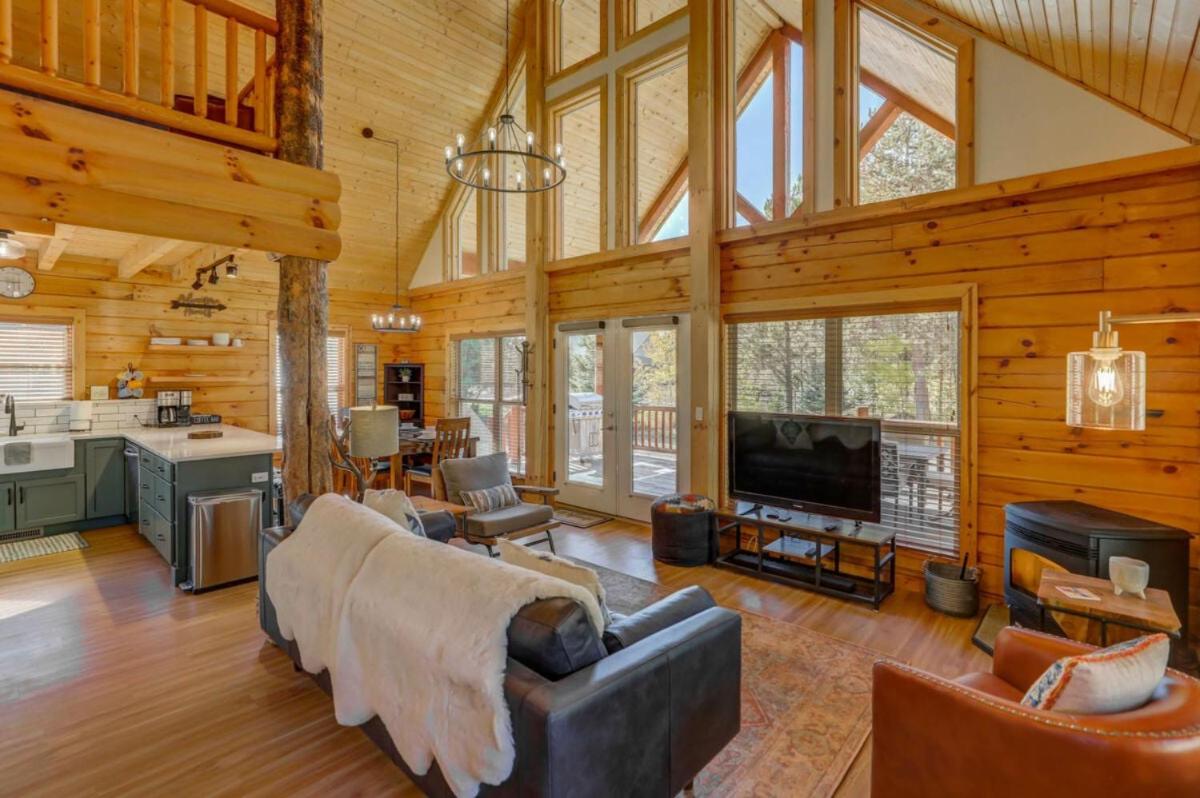 White Fir Adventures by Casago McCall - Donerightmanagement - Housity