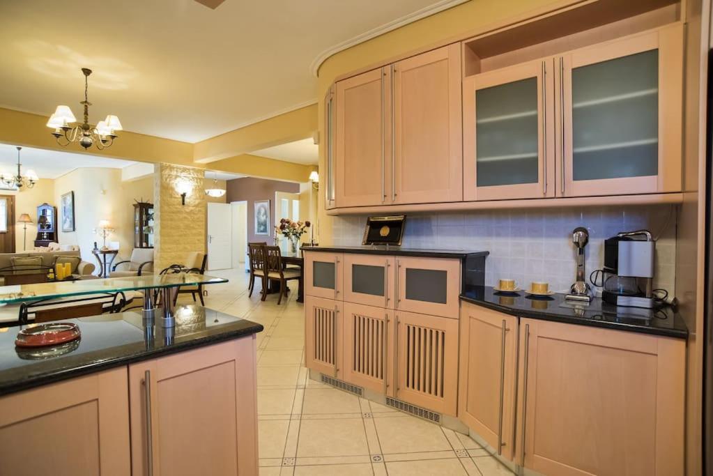 Beachfront villa in Galaxidi - Housity