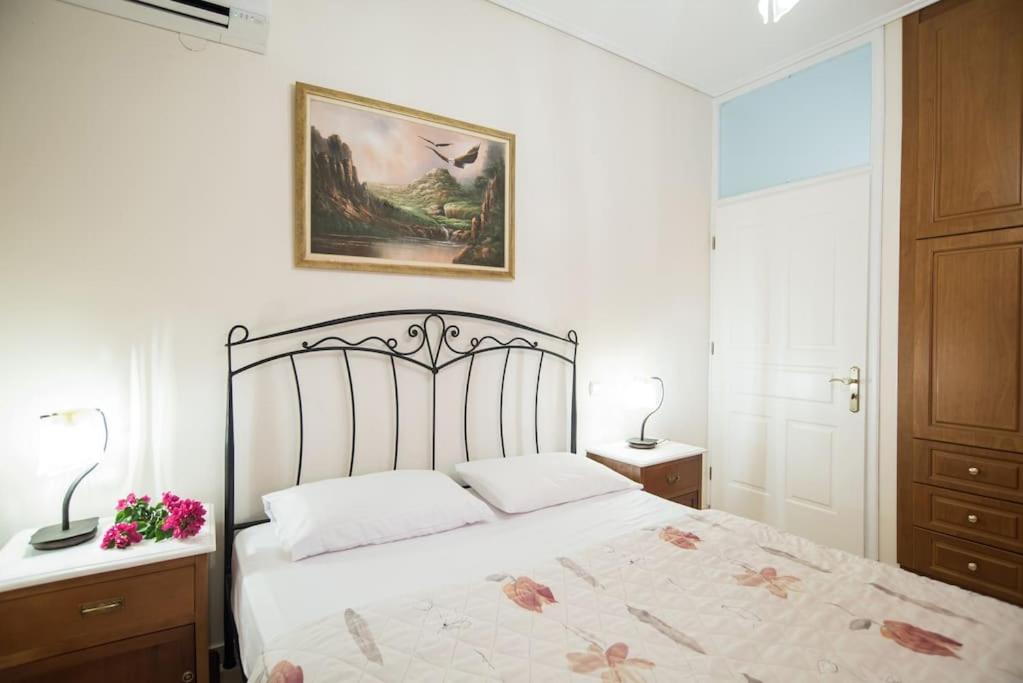 Beachfront villa in Galaxidi - Housity
