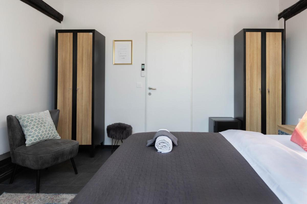 Suitetrails - Kvaternik Square Rooms