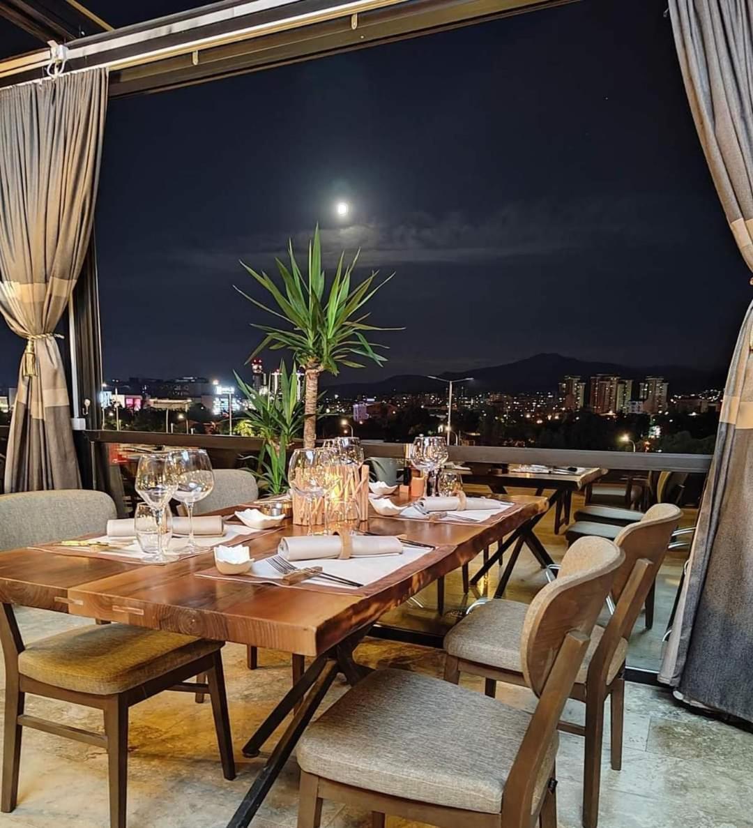 Austrian Palace Hotel - Housity