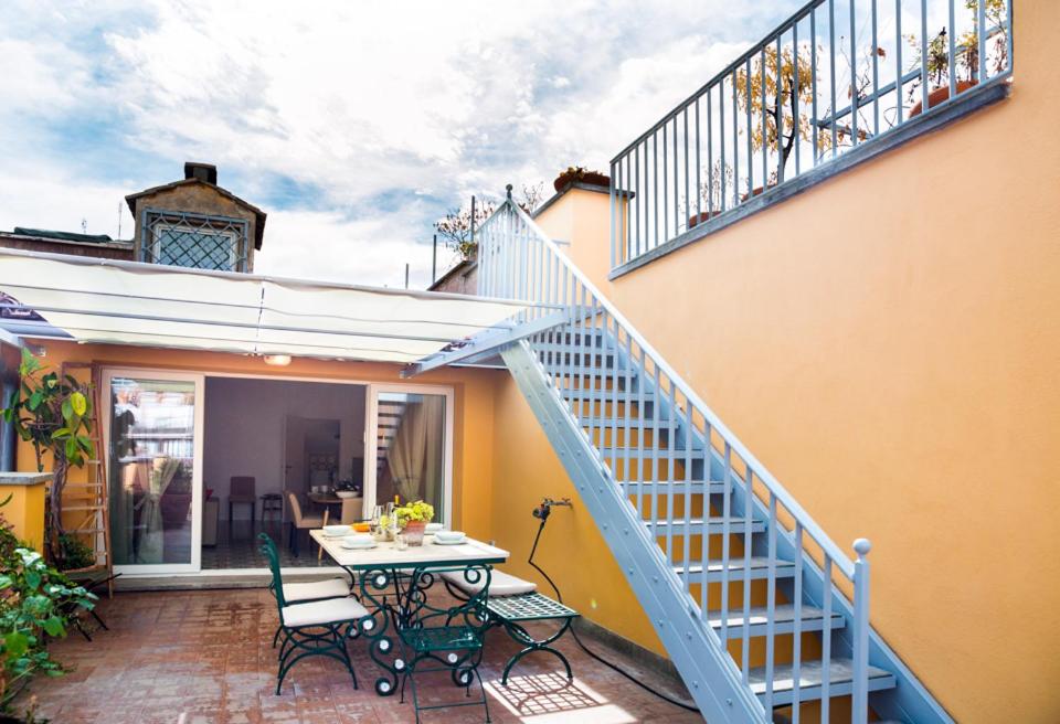 Vittoria Terrace Penthouse at the Spanish Steps - Housity
