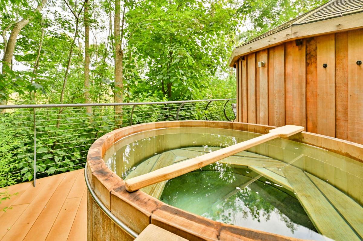 Finest Retreats - Buzzard Luxury Treehouse Hideaway - Housity