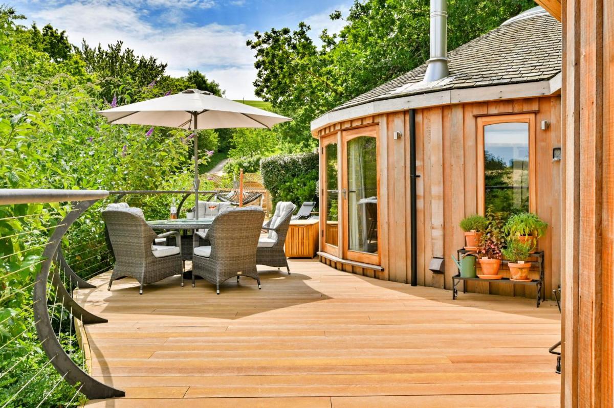 Finest Retreats - Buzzard Luxury Treehouse Hideaway - Housity