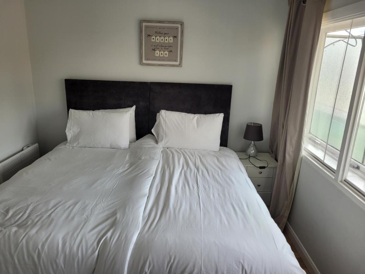 RentUnique Central Caledonian house cosy home - Housity
