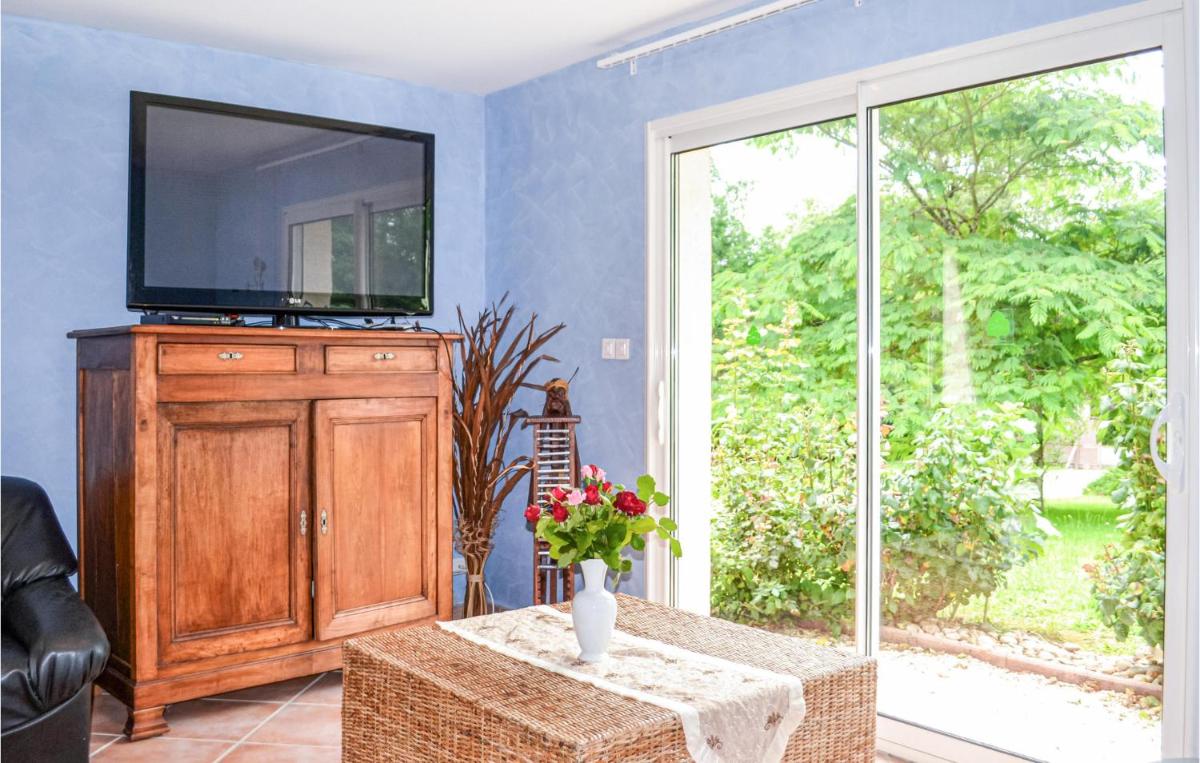 Cozy Home In Payzac With Kitchen - Housity