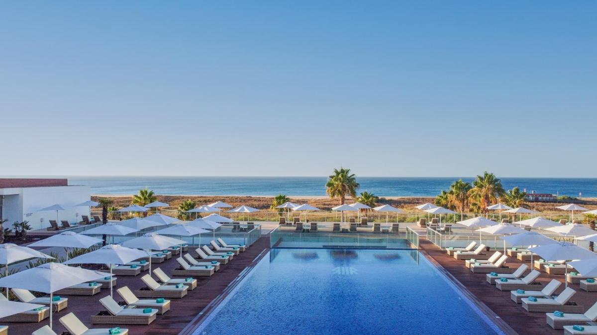 A piscina em ou perto de Iberostar Selection Lagos Algarve