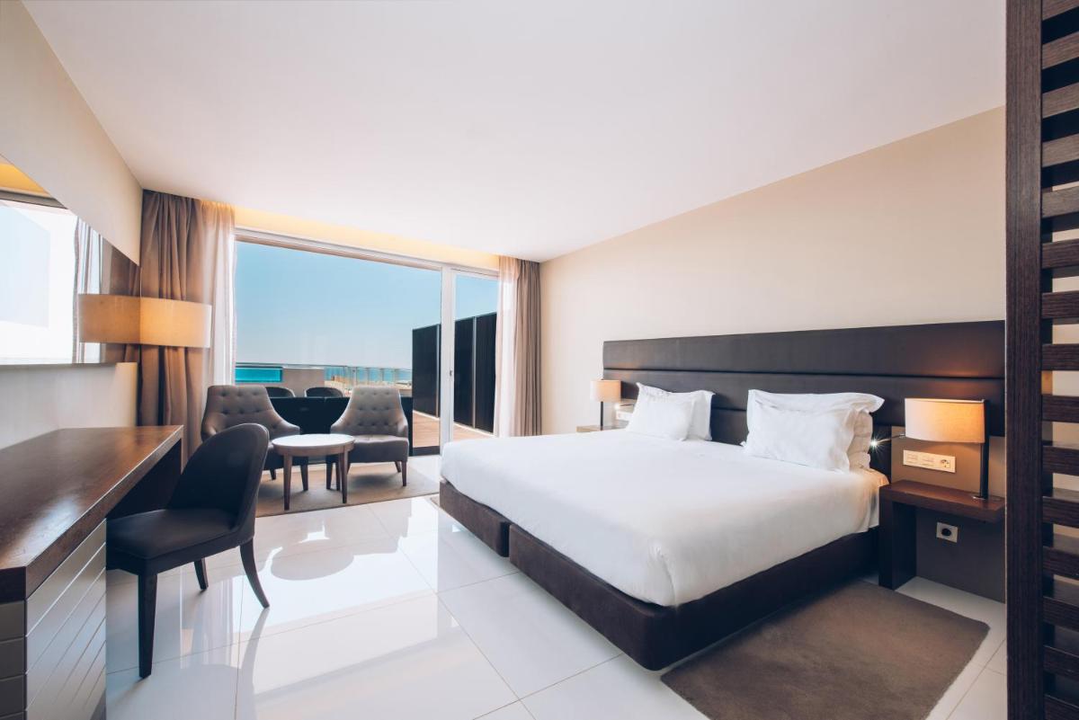 Uma cama ou camas num quarto em Iberostar Selection Lagos Algarve