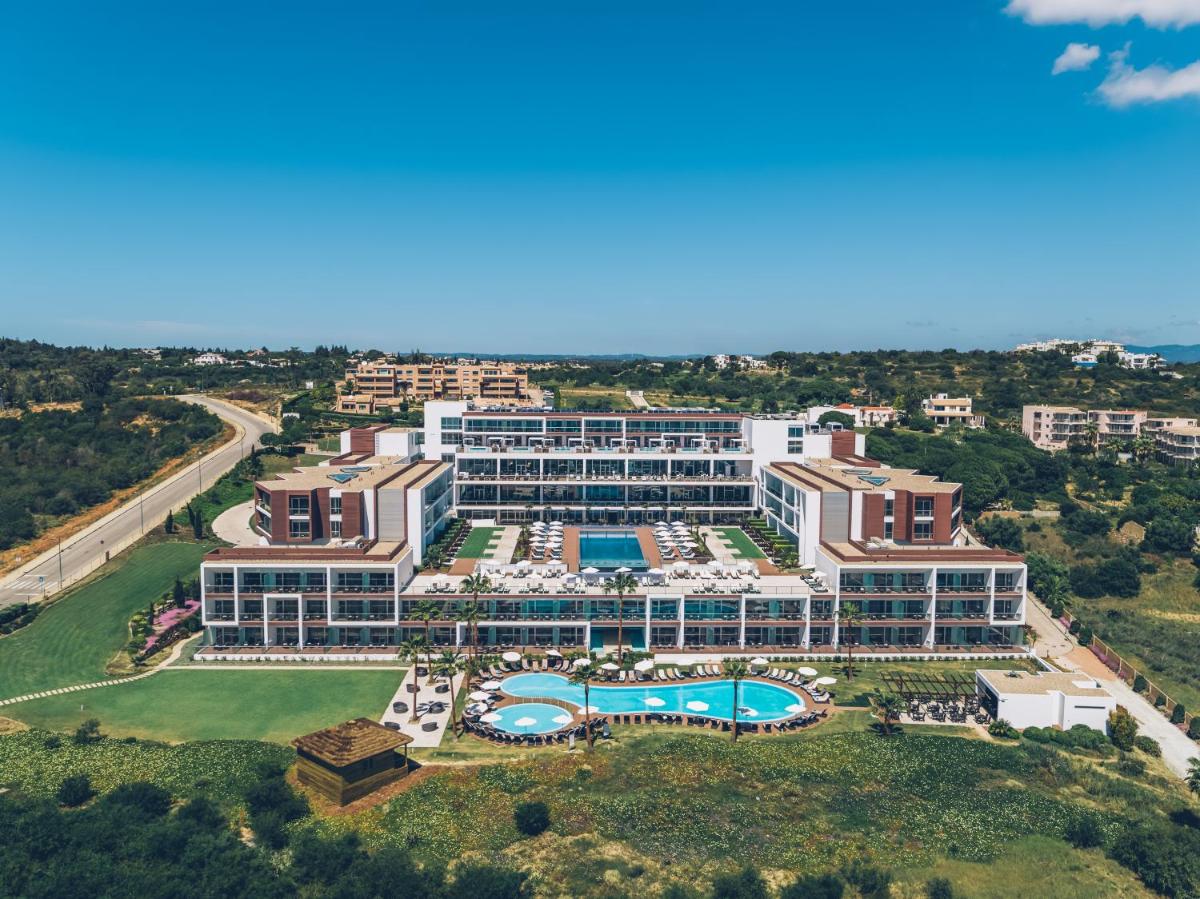 A piscina em ou perto de Iberostar Selection Lagos Algarve
