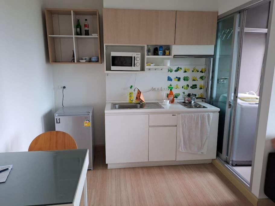 Suitetrails - Bangkok condominium with big swiming pool