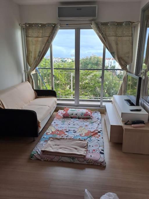 Suitetrails - Bangkok condominium with big swiming pool