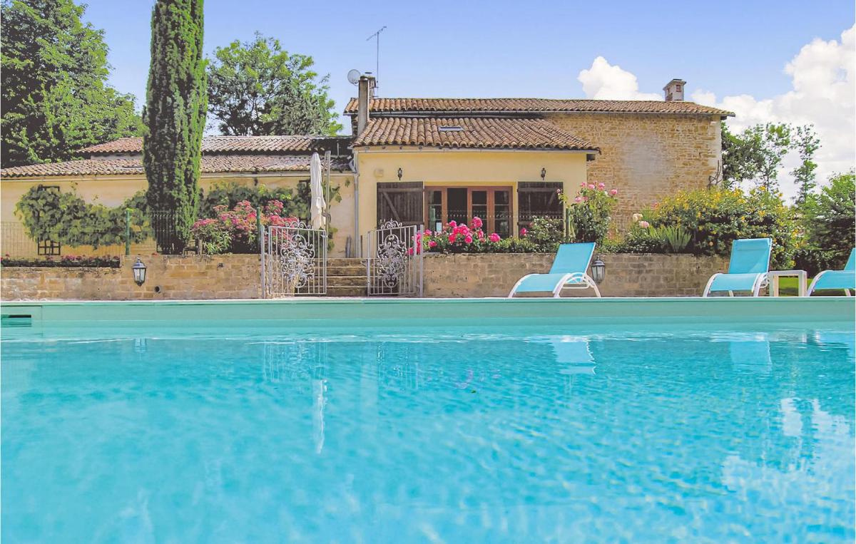 Awesome Home In Souvigne With 5 Bedrooms, Private Swimming Pool And Heated Swimming Pool - Housity