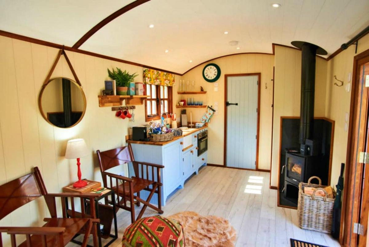 Finest Retreats - Willow Luxury Shepherds Hut - Housity