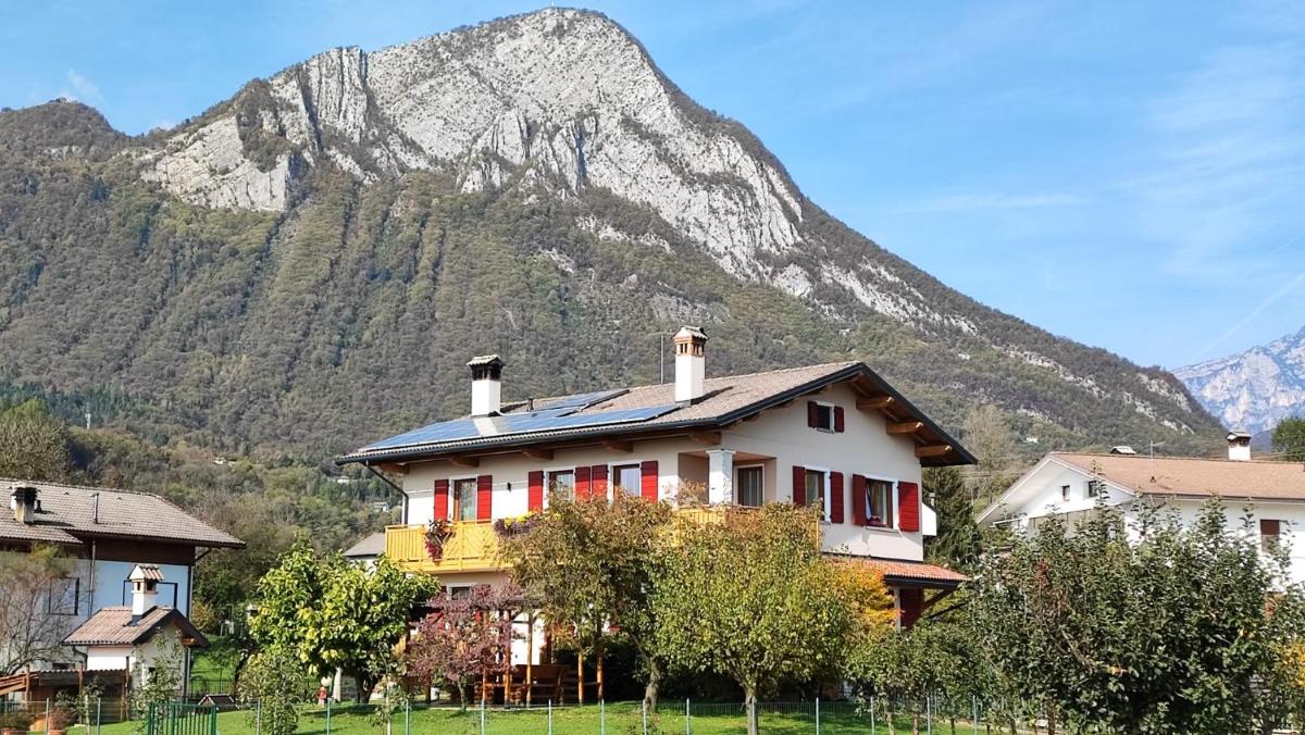 Casa Val del Mis - con vista su grande giardino - Housity
