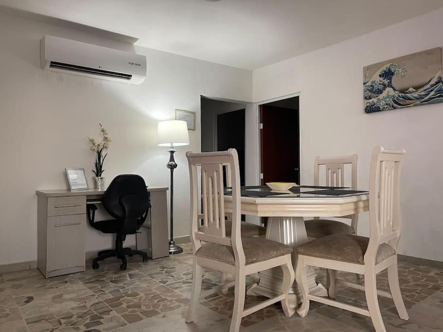 Casa confortable. Dos. Recamaras. Sala comedor. - Housity