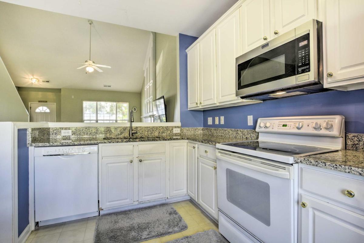 Morrisville Townhome with Community Amenities! - Housity